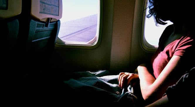 Polémica en Europa por Aerolinea que cambia de asiento a mujer luego que hombre la llamó “Negra fea”