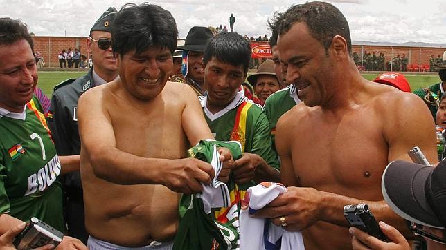 Derrotado Evo Morales, dice que “No hay nada que cumplir del Fallo de La Haya” y Venezuela lo nombró “hijo ilustre”