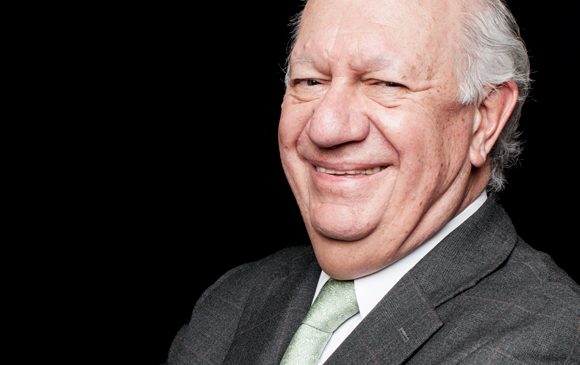 Ex Presidente de la República, Ricardo Lagos, está internado en la Clínica Alemana, tras accidente