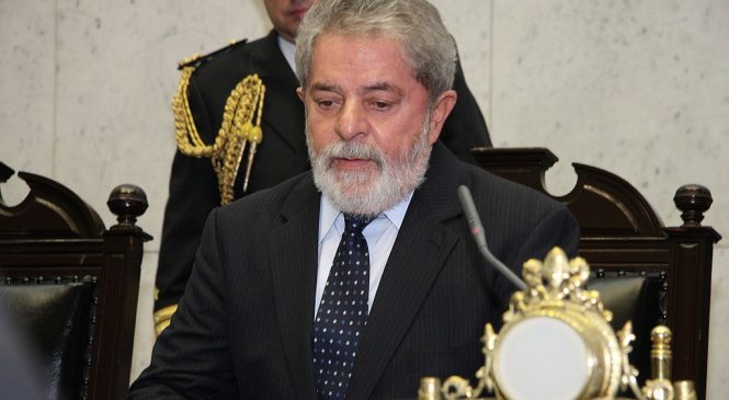Ni la cárcel es suficiente para Lula Da Silva. Lanzó campaña presidencial, a pesar de tener prohibido postular
